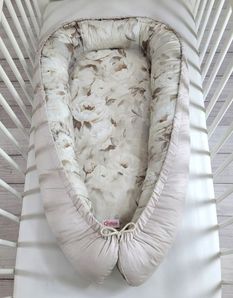 Kokon niemowlęcy dwustronny kojec otulacz Premium BOBONO- Peonies beige/ kamienna szarość